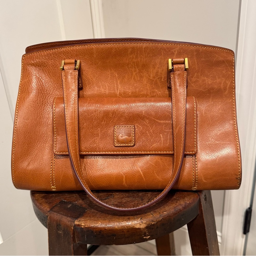 Gorgeous Doony and Bourke Florentine Leather Shoulder
Bag.  Excellent condition